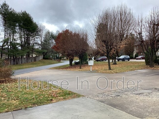 1230 State St in Hendersonville, NC - Building Photo - Building Photo