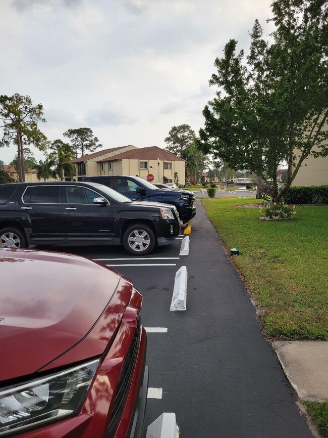 320 Knotty Pine Cir in Greenacres, FL - Building Photo - Building Photo