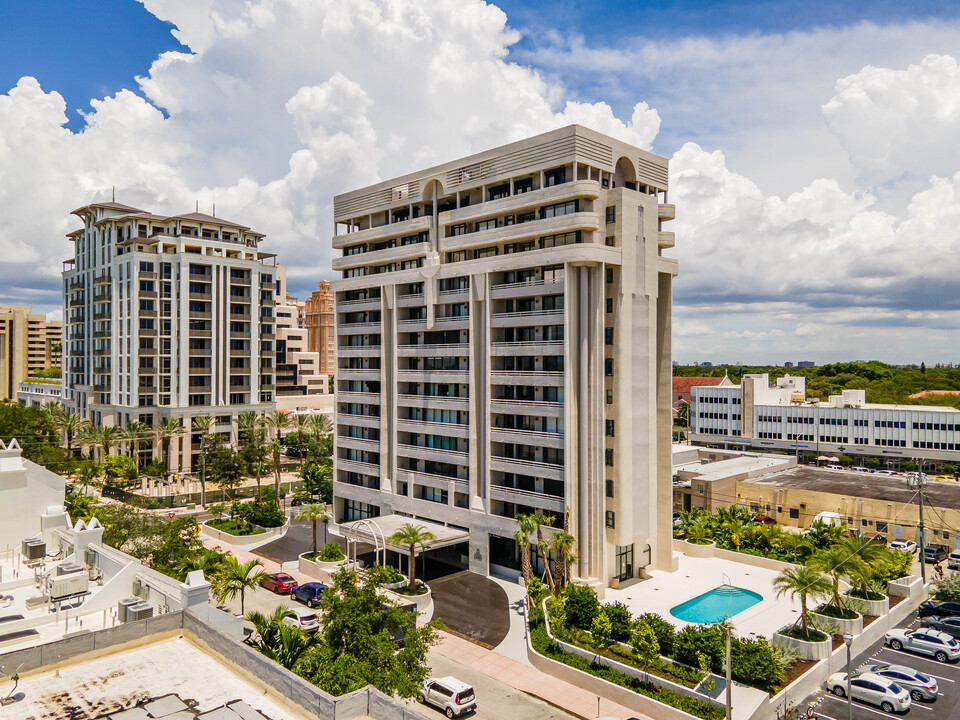 Gables Laroc in Coral Gables, FL - Foto de edificio