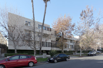 729 S Hobart Blvd in Los Angeles, CA - Foto de edificio - Building Photo