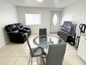 11250 SW 30th St in Miami, FL - Building Photo - Building Photo