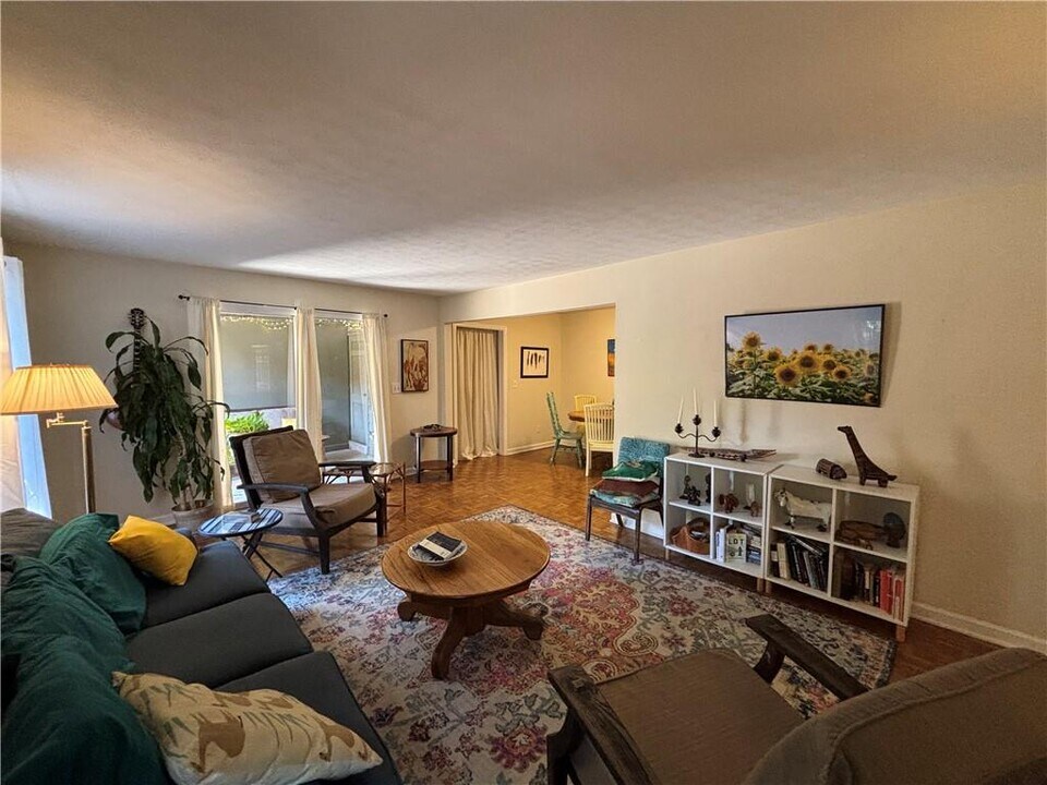 3105 Colonial Way in Atlanta, GA - Building Photo