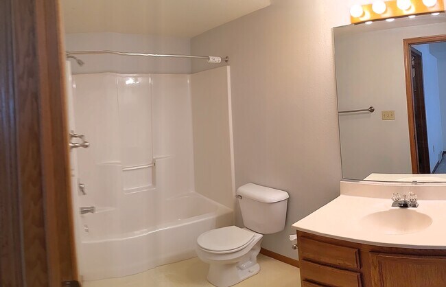 116 Jennifer Ln in West Salem, WI - Building Photo - Building Photo