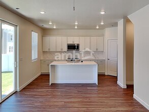 8933 S John Annie Ln in West Jordan, UT - Building Photo - Building Photo
