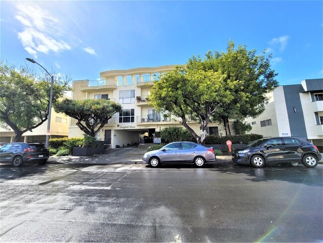 1477 S Canfield Ave in Los Angeles, CA - Foto de edificio - Building Photo