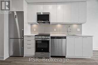 200-1200 Deerfield Rd in Newmarket, ON - Building Photo - Building Photo