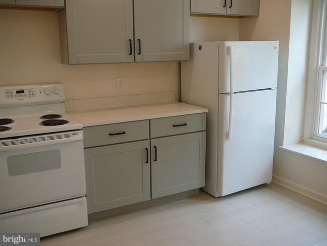 8607 Dellway Ln in Vienna, VA - Building Photo - Building Photo