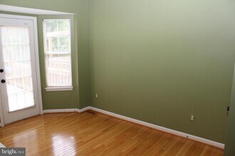 13502 Nickleback Ct in Herndon, VA - Building Photo - Building Photo