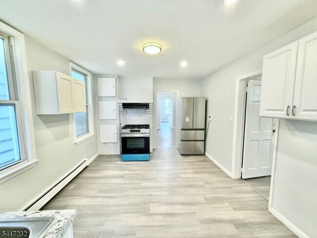 46 Hawkins St in Newark, NJ - Building Photo - Building Photo