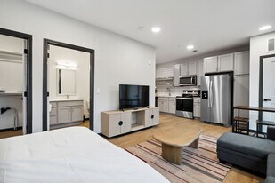 423 E Michigan St in Indianapolis, IN - Building Photo