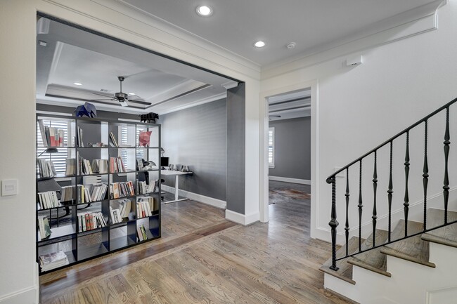 property at 1602 E Rose Terrace Ln