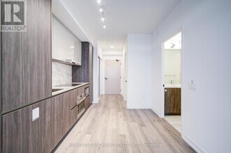 8 Interchange Wy in Vaughan, ON - Building Photo - Building Photo