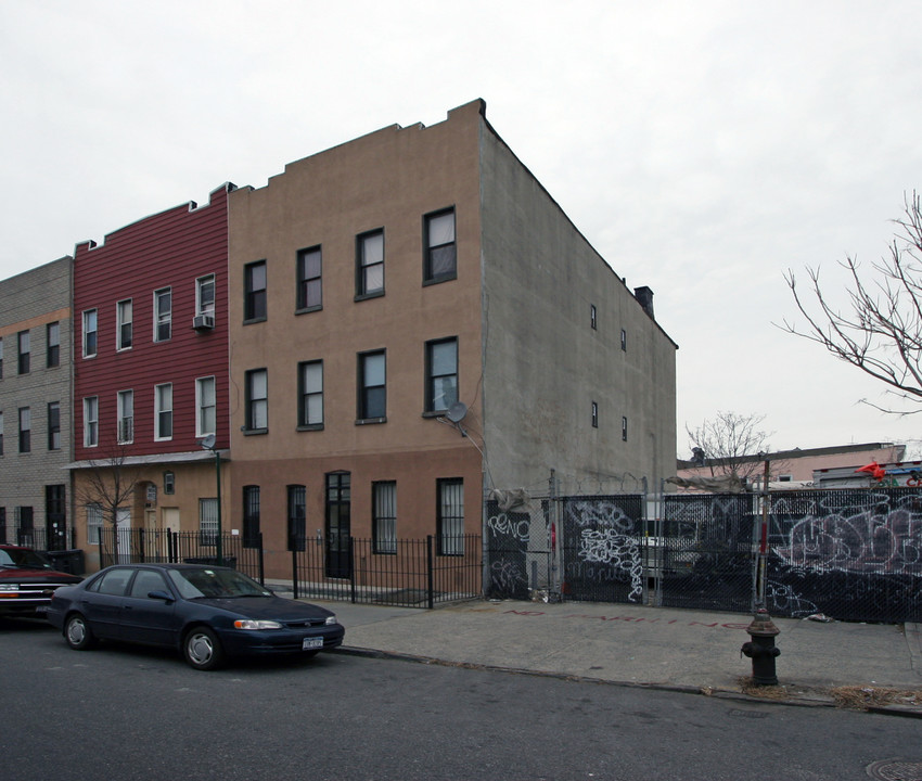 81 Central Ave in Brooklyn, NY - Building Photo