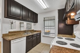 17807 Glenmark Dr in Houston, TX - Building Photo - Building Photo