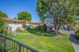 2298 Via Puerta, Unit P in Laguna Woods, CA - Building Photo - Building Photo