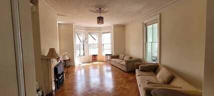 31 Elm Ct in Newton, MA - Building Photo - Building Photo