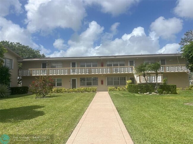 87 Chatham D in West Palm Beach, FL - Building Photo - Building Photo