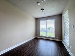 2004 Vineyard Pass in Brenham, TX - Building Photo - Building Photo