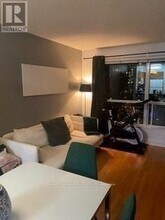 21 Hillcrest Ave in Toronto, ON - Building Photo - Building Photo