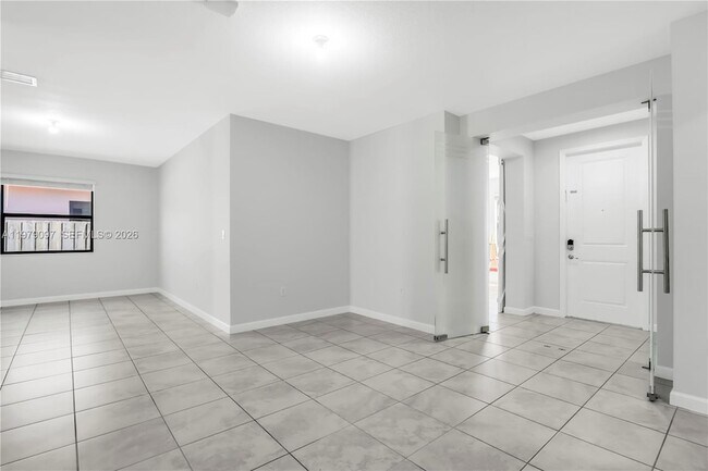 2541 SE 1st St in Homestead, FL - Building Photo - Building Photo