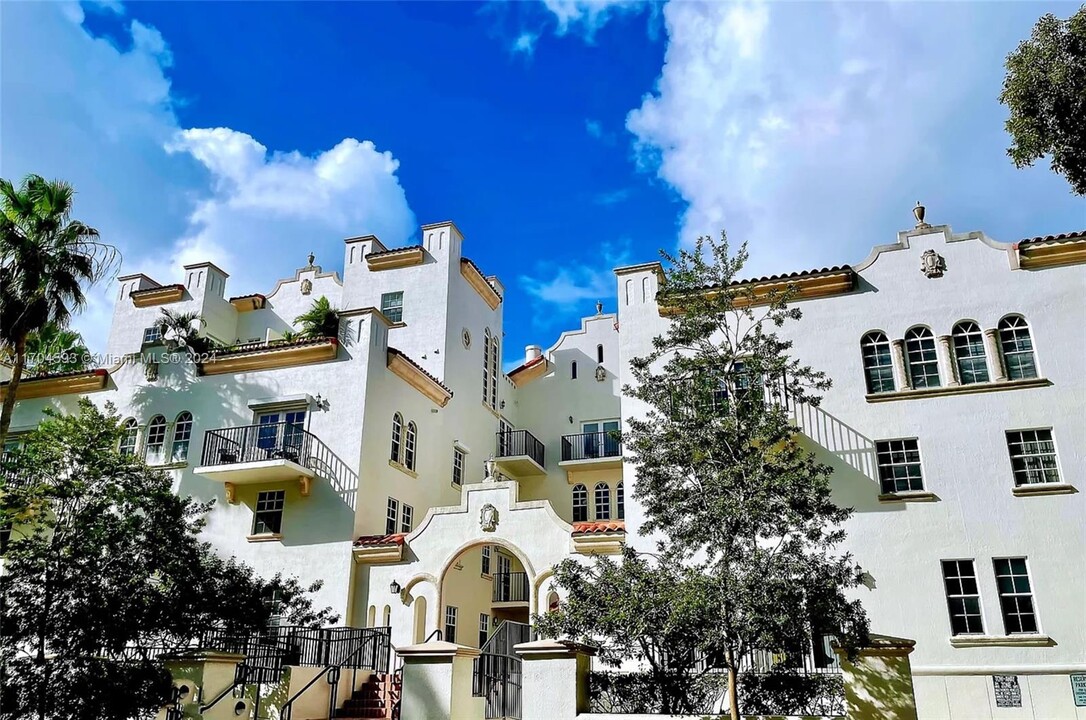 323 Navarre Ave, Unit # 401 in Coral Gables, FL - Foto de edificio