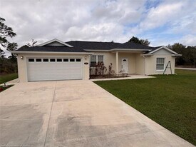 331 Homasassa Ave NE in Lake Placid, FL - Building Photo