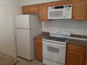 6565 N 19th Ave-Unit -APT 17 in Phoenix, AZ - Building Photo - Building Photo