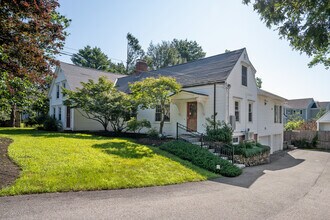 239 Foreside Rd in Falmouth, ME - Building Photo - Building Photo