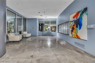 8925 W Flamingo Rd in Las Vegas, NV - Building Photo - Building Photo