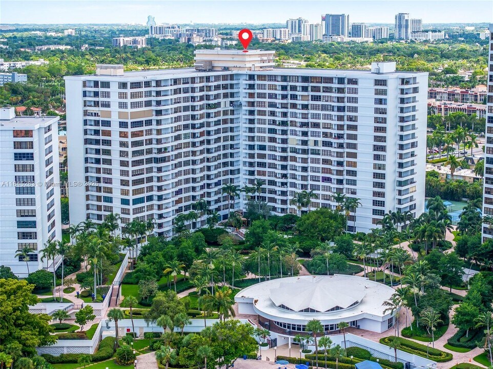 600 Three Islands Blvd, Unit 308 in Hallandale Beach, FL - Building Photo