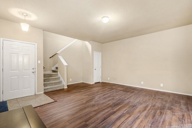 7118 Sunny Day in San Antonio, TX - Building Photo - Building Photo