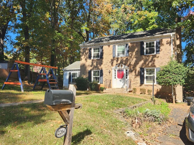 2204 Cambridge Pl in Lynchburg, VA - Foto de edificio - Building Photo