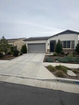 2344 Lumia Wy in Corona, CA - Building Photo