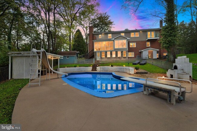 property at 5642 Jefferson Blvd