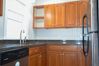 347 Ocean St, Unit 1 in South Portland, ME - Building Photo - Building Photo