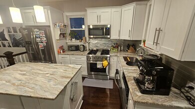 26 Dana St, Unit 1 in Somerville, MA - Building Photo - Building Photo