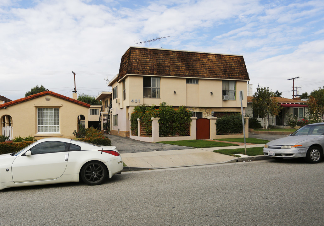 401 S Fischer St in Glendale, CA - Building Photo