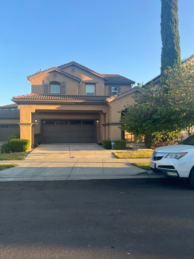 property at 252 Crescent Moon Dr