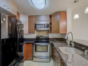 3550 Lebon Dr, Unit 6123 in San Diego, CA - Building Photo - Building Photo