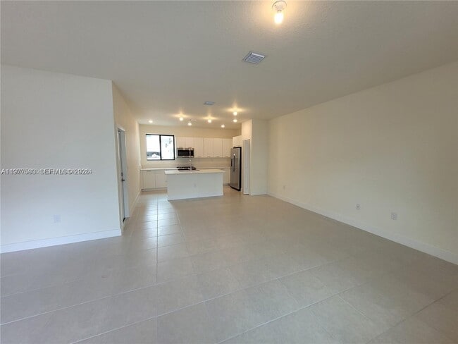 4558 NW 83rd Ave in Doral, FL - Building Photo - Building Photo