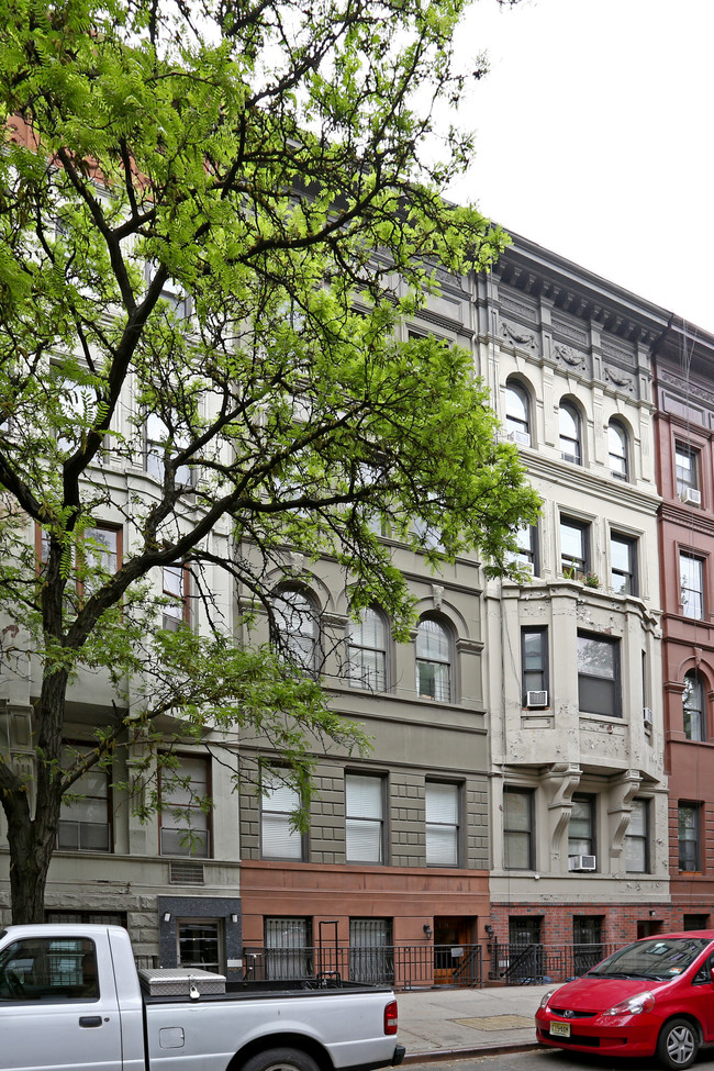 139 W 75th St in New York, NY - Foto de edificio - Building Photo