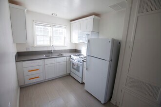 3536 W Adams Blvd, Unit 3538 half in Los Angeles, CA - Building Photo - Building Photo