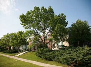 Glenbrook Apartments in Milwaukee, WI - Building Photo - Building Photo