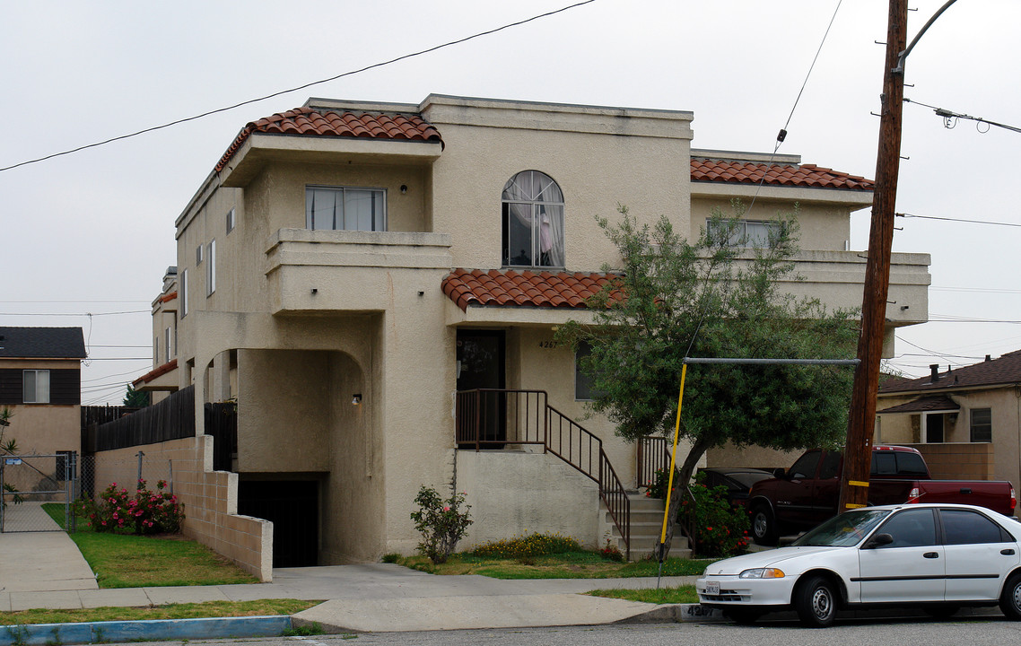 4267 W Broadway in Hawthorne, CA - Building Photo