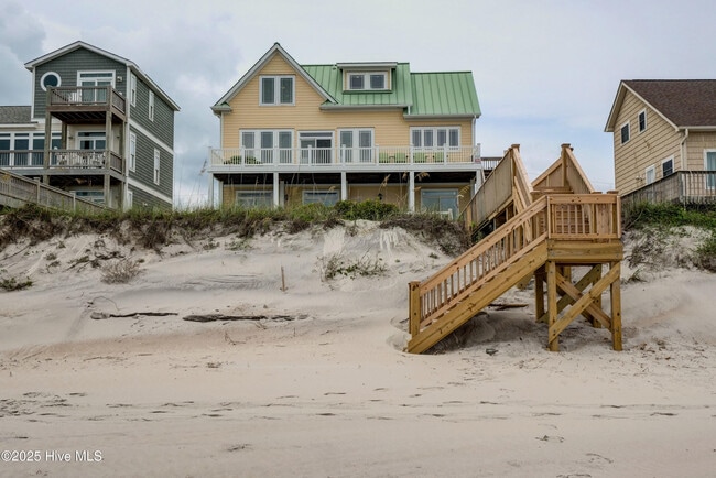 138 Topsail Rd in North Topsail Beach, NC - Building Photo - Building Photo