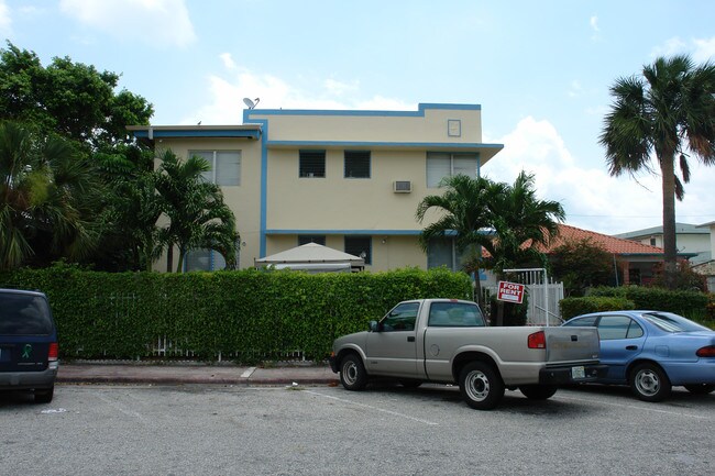 7421 Carlyle Ave in Miami Beach, FL - Building Photo - Building Photo