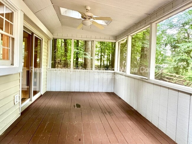 106 Oak Spring Ct in Carrboro, NC - Building Photo - Building Photo
