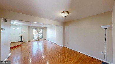 5309 King Charles Way in Bethesda, MD - Building Photo - Building Photo