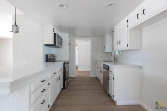 6309 Nottingham Ln in Bakersfield, CA - Building Photo - Building Photo