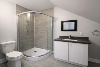 239 St Paul St in St Catharines, ON - Building Photo - Building Photo